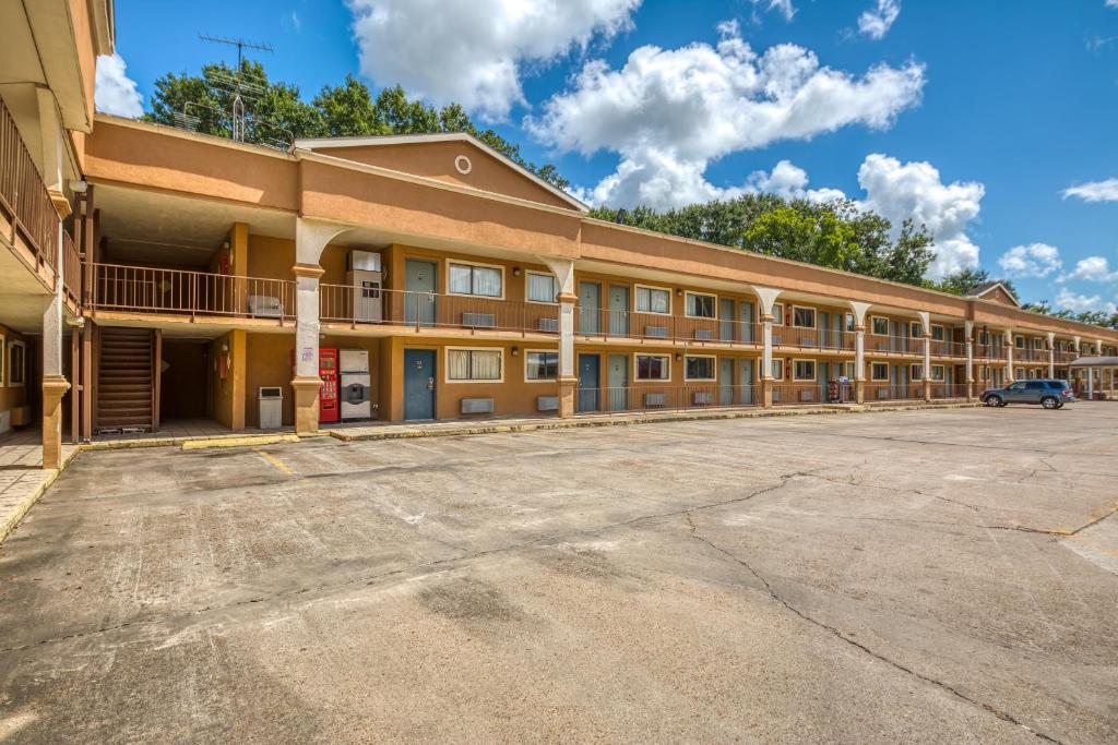 Budget Inn and Suites