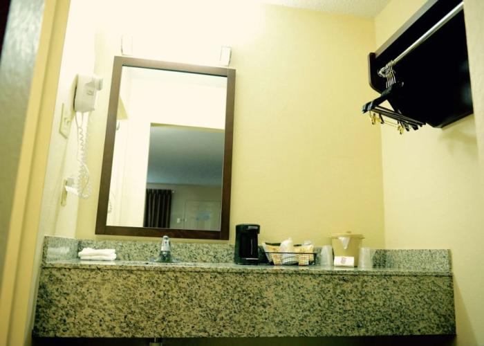 Red Roof Inn & Suites Commerce - Athens