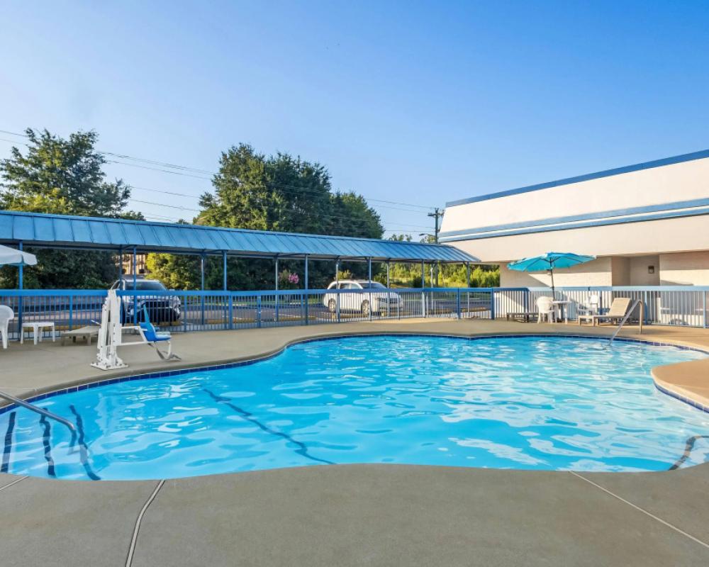 Super 8 by Wyndham Commerce