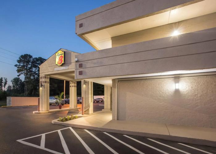 Super 8 by Wyndham Commerce