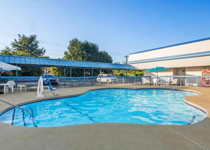 Super 8 by Wyndham Commerce