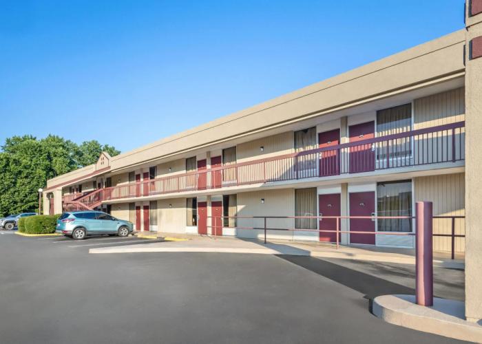 Super 8 by Wyndham Commerce