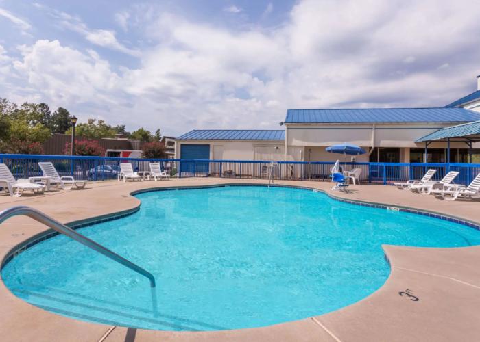 Howard Johnson by Wyndham Commerce GA