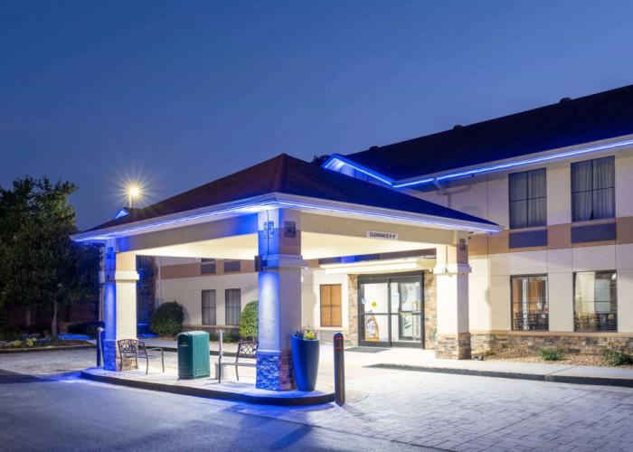 Days Inn & Suites by Wyndham Commerce