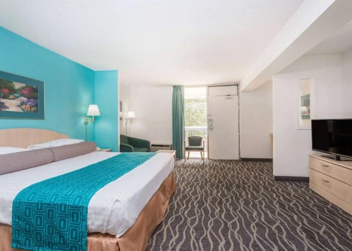 Howard Johnson by Wyndham Commerce GA