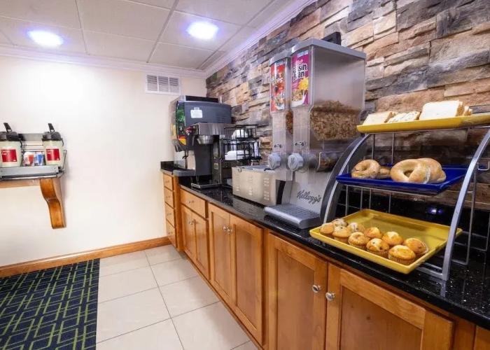 Days Inn & Suites Commerce