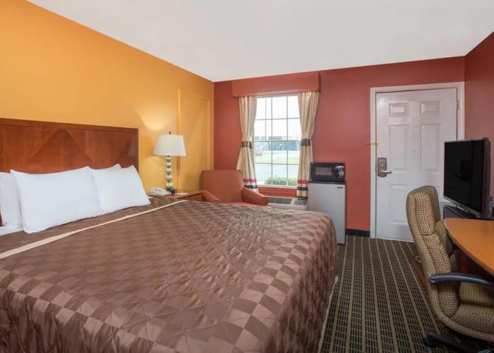 Baymont by Wyndham Commerce GA Near Tanger Outlets Mall