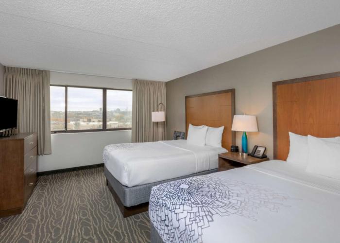 La Quinta Inn & Suites by Wyndham Secaucus Meadowlands