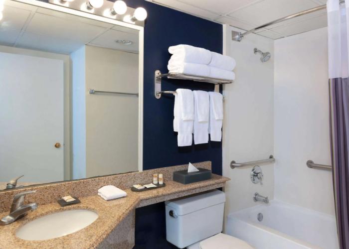 La Quinta Inn & Suites by Wyndham Secaucus Meadowlands