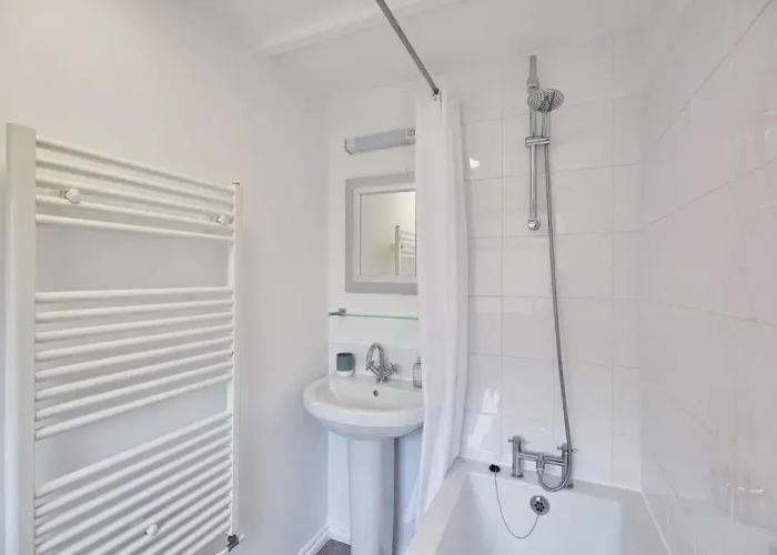 Host Stay Waterlily Cottage