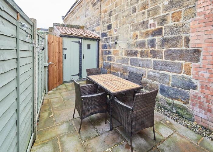 Host Stay Waterlily Cottage