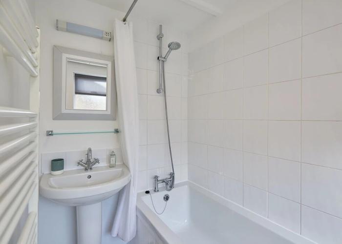 Host Stay Waterlily Cottage