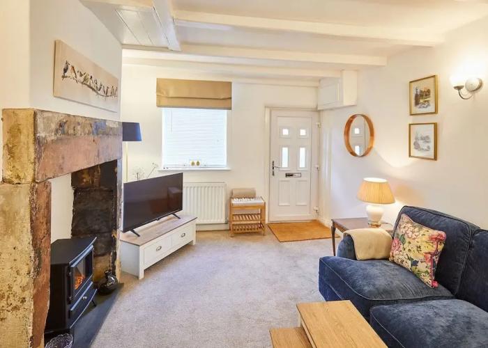 Host Stay Waterlily Cottage