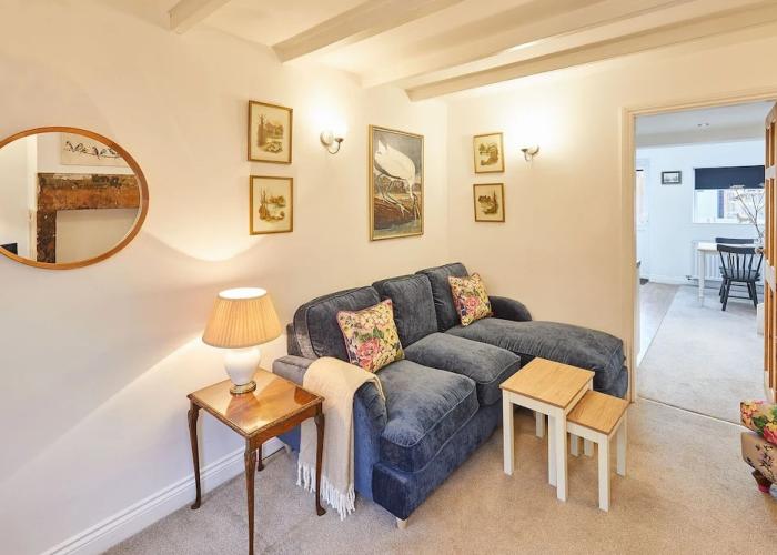 Host Stay Waterlily Cottage