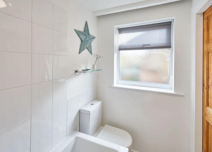 Host Stay Waterlily Cottage