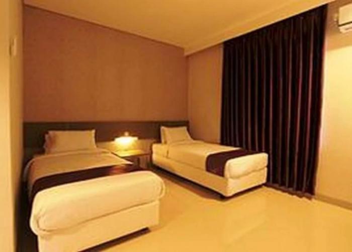 Smile Hotel by RedDoorz