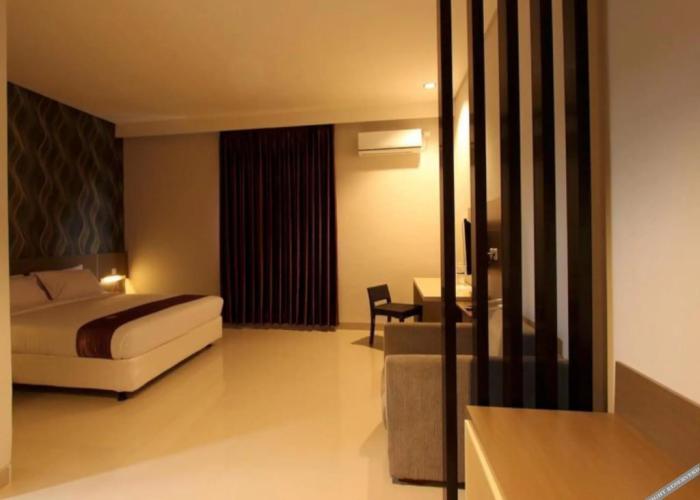 Smile Hotel by RedDoorz