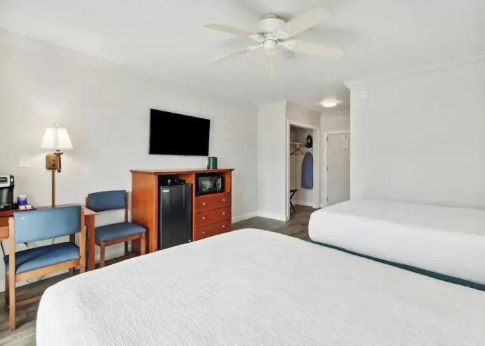 Seahorse Oceanfront Inn