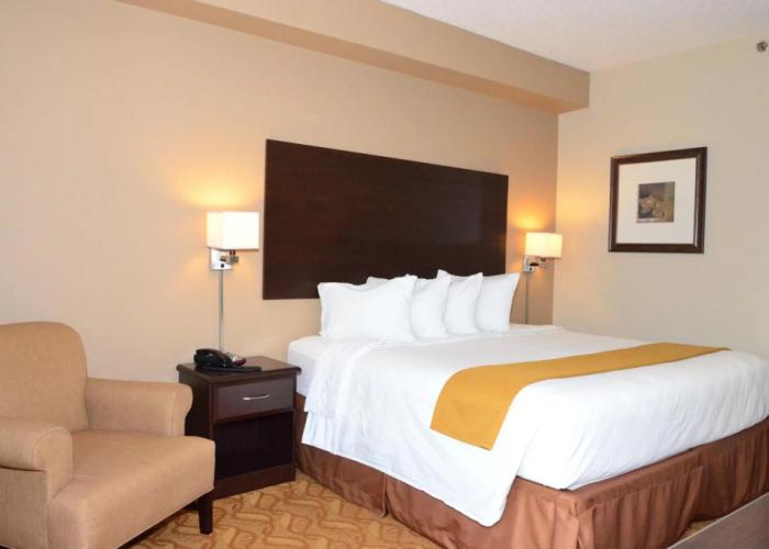 Cobblestone Inn and Suites - Lake View