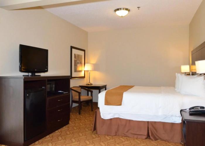 Cobblestone Inn and Suites - Lake View