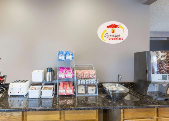 Super 8 by Wyndham Carroll/East