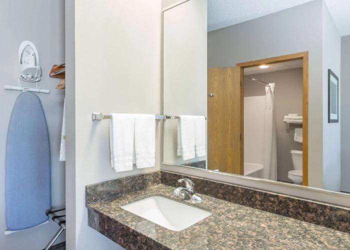 Super 8 by Wyndham Carroll/East