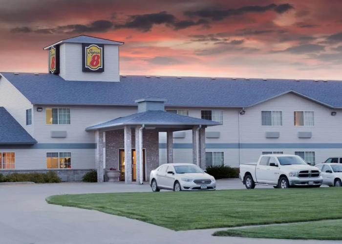 Super 8 Carroll/East