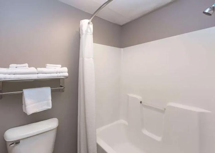 Super 8 Carroll/East