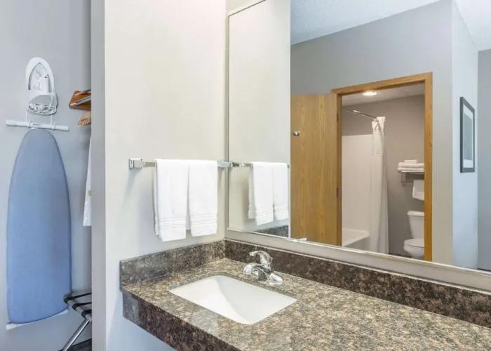 Super 8 Carroll/East