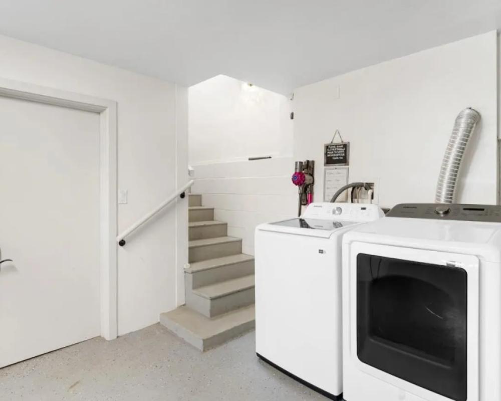 Stone Lagoon by Avantstay Steps to the Beach + Backyard Oasis!