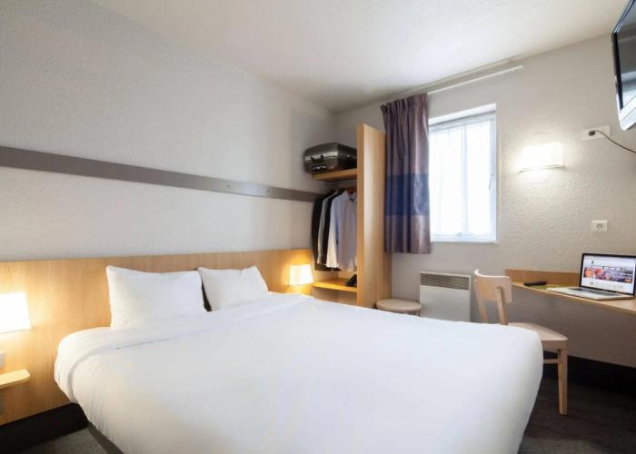 B&B HOTEL Calais Centre Saint-Pierre