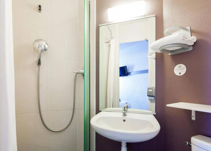 B&B HOTEL Calais Centre Saint-Pierre