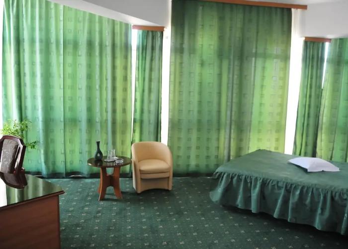 Hotel Emma Est
