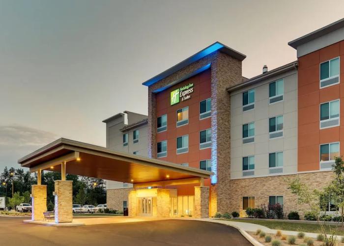 Hol. Inn Exp.  SAUGERTIES - HUDSON VALLEY