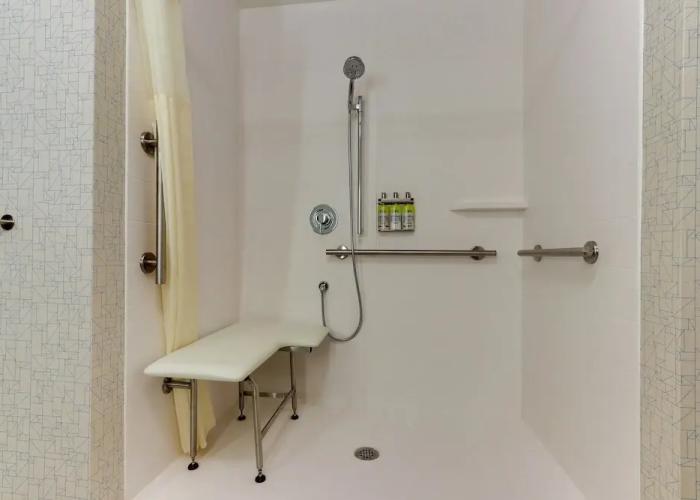 Hol. Inn Exp.  SAUGERTIES - HUDSON VALLEY