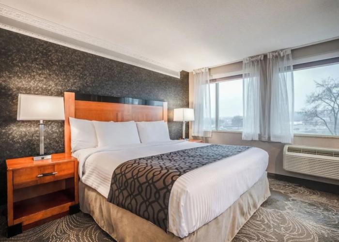 Monte Carlo Inn Barrie Suites