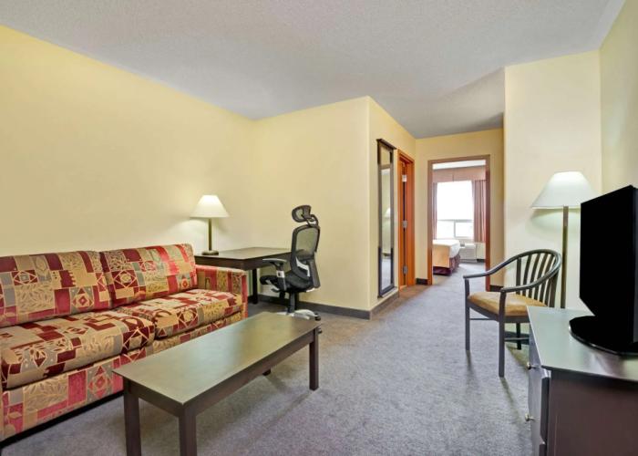 Super 8 by Wyndham Barrie South