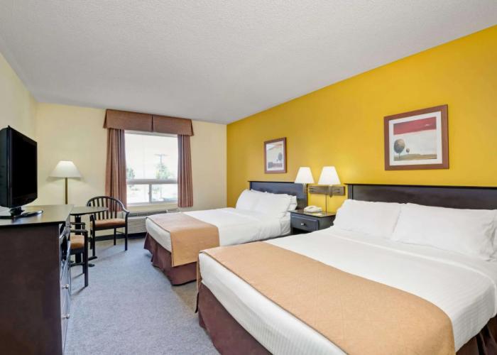 Super 8 by Wyndham Barrie South