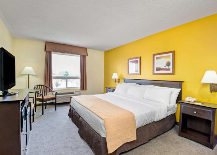 Super 8 by Wyndham Barrie South