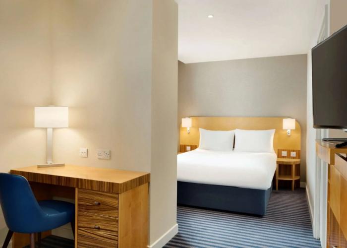Ramada Hotel & Suites by Wyndham Coventry
