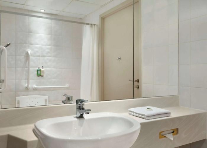 Ramada Hotel & Suites by Wyndham Coventry