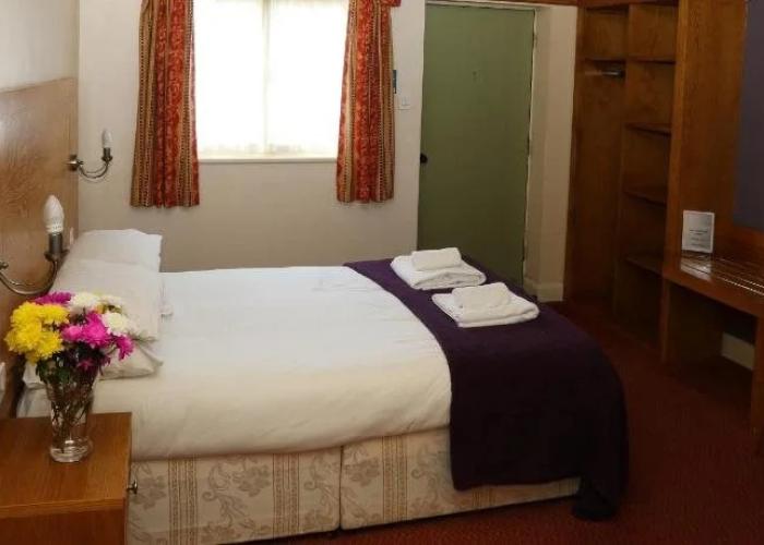 Three Horseshoes Inn