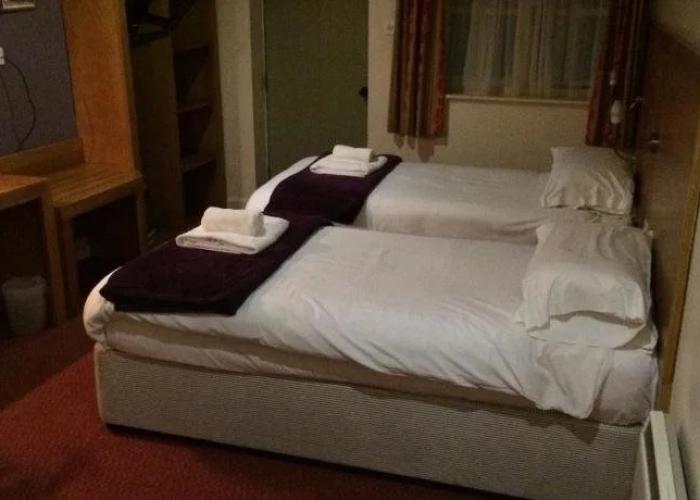 Three Horseshoes Inn