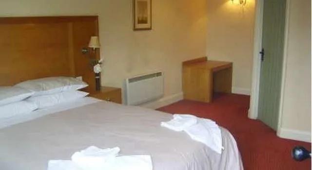 Three Horseshoes Inn