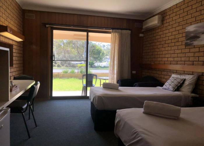 Lakeside Motel Waterfront