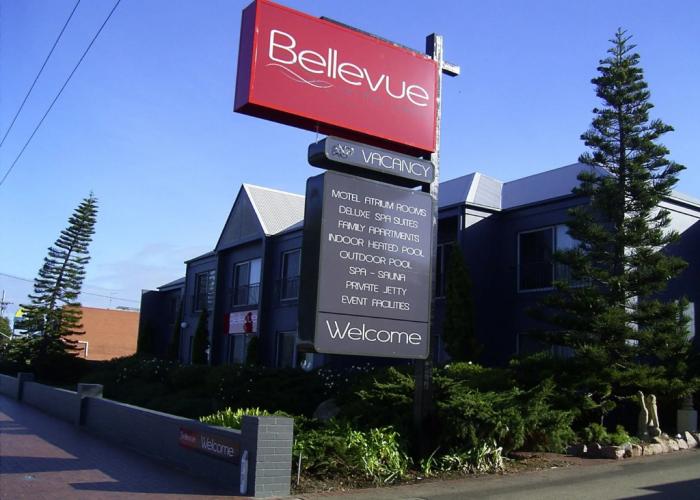 Bellevue on the Lakes
