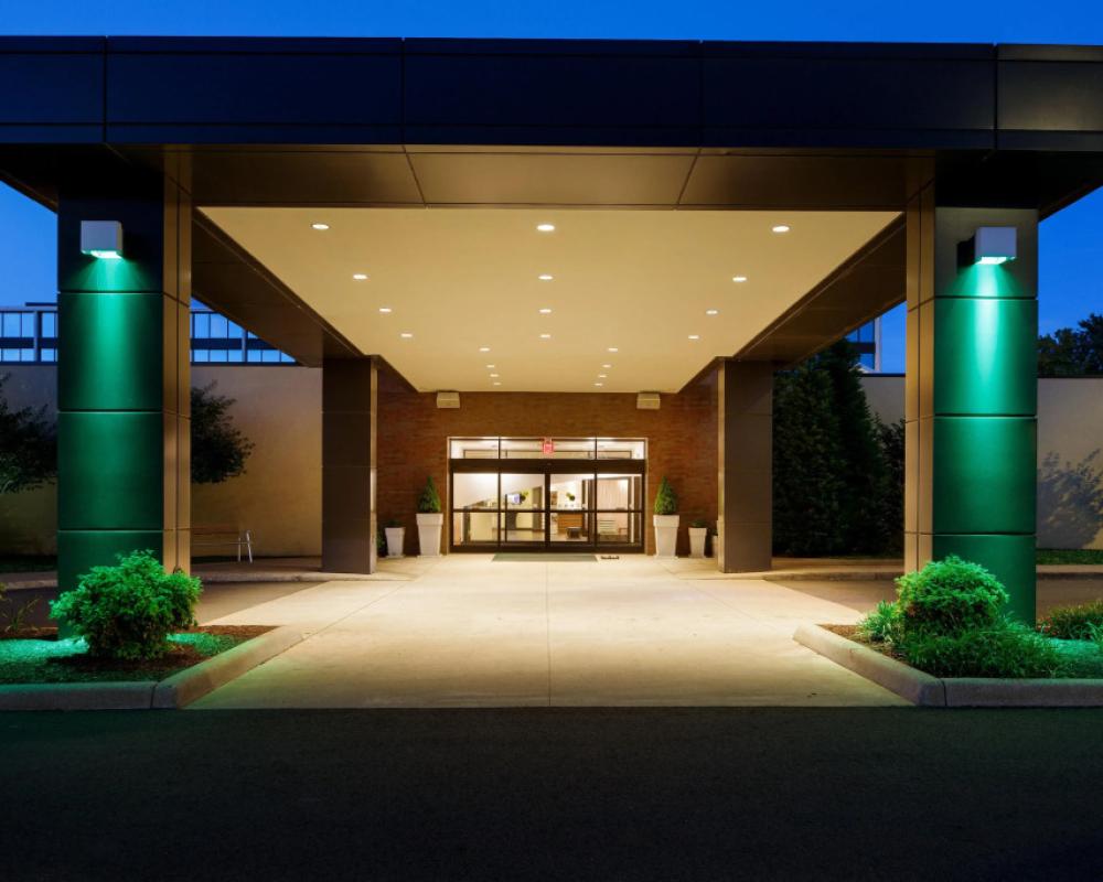 Holiday Inn Hotel & Suites Charleston West by IHG