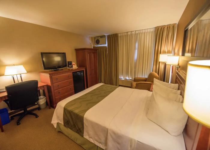 Quality Inn & Suites P.E. Trudeau Airport