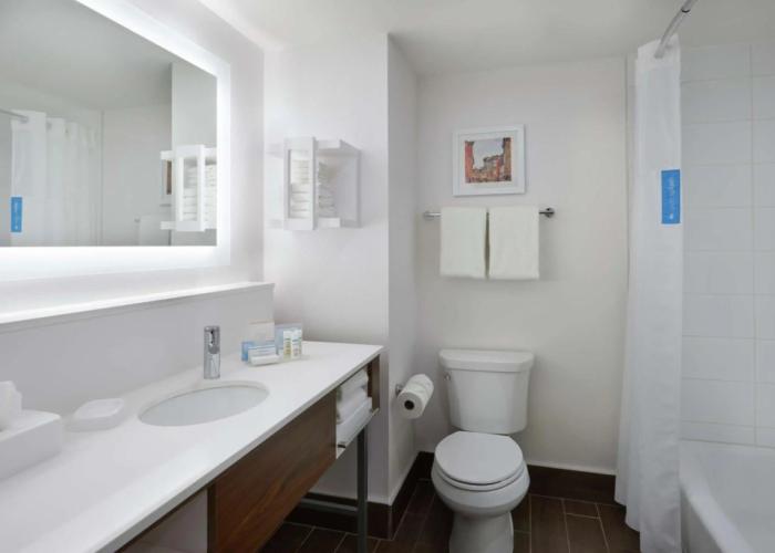 Hampton Inn & Suites by Hilton Montreal-Dorval
