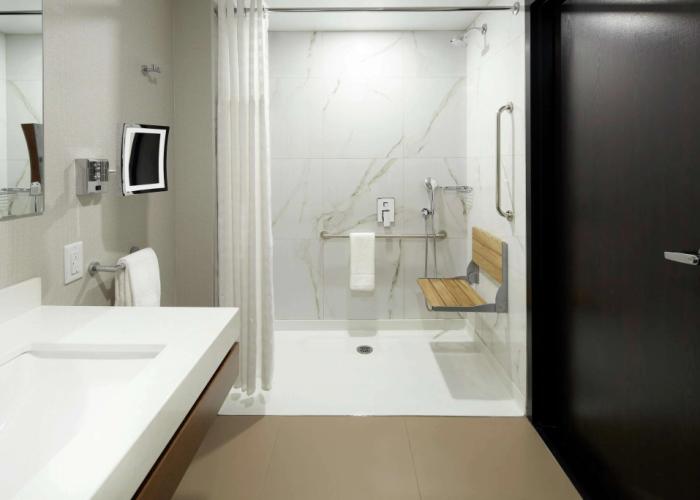 DoubleTree by Hilton Montreal Airport